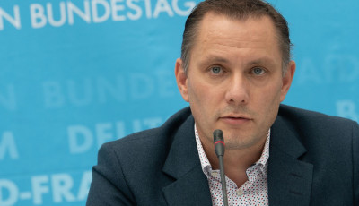Лідер німецьких ультраправих вимагає зміни політики після перемоги в Тюрингії